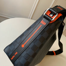 Load image into Gallery viewer, LOUIS VUITTON N40159 DISCOVERY
