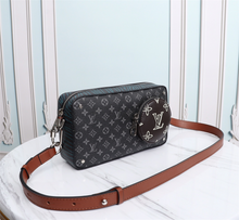 Load image into Gallery viewer, LOUIS VUITTON M69688 VOLGA ON STRAP

