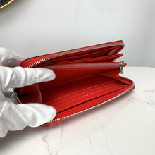 Load image into Gallery viewer, LOUIS VUITTON M69110 ESCALE ZIPPY
