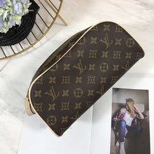 Load image into Gallery viewer, LOUIS VUITTON M44494 DOPP

