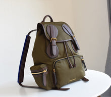Load image into Gallery viewer, BURBERRY TB

