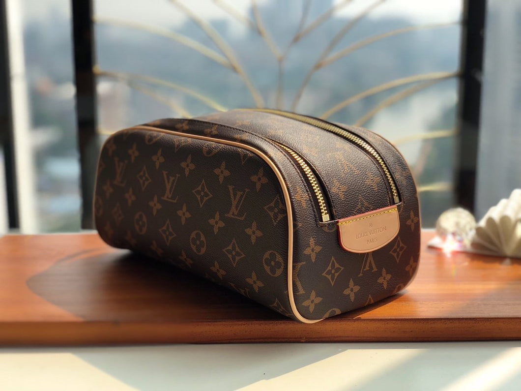 LOUIS VUITTON M44494 DOPP