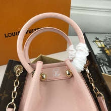 Load image into Gallery viewer, LOUIS VUITTON
