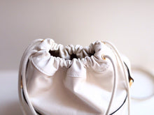 Load image into Gallery viewer, GUCCI 602118 1DBUG 2363
