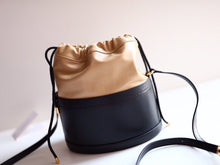 Load image into Gallery viewer, GUCCI 602118 1DBUG 2363
