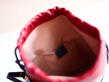 Load image into Gallery viewer, GUCCI 602118 1DBUG 2363
