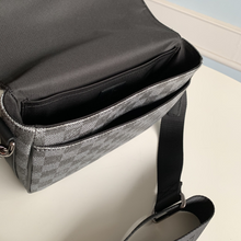 Load image into Gallery viewer, LOUIS VUITTON N50013 STUDIO
