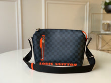 Load image into Gallery viewer, LOUIS VUITTON N40159 DISCOVERY
