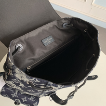 Load image into Gallery viewer, LOUIS VUITTON M57280 CHRISTOPHER
