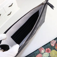 Load image into Gallery viewer, GUCCI 473904 GZN1N 1058
