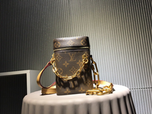 Load image into Gallery viewer, LOUIS VUITTON M61112 Phone box
