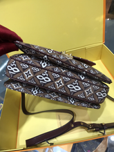 Load image into Gallery viewer, LOUIS VUITTON M57272 POCHETTE MÉTIS
