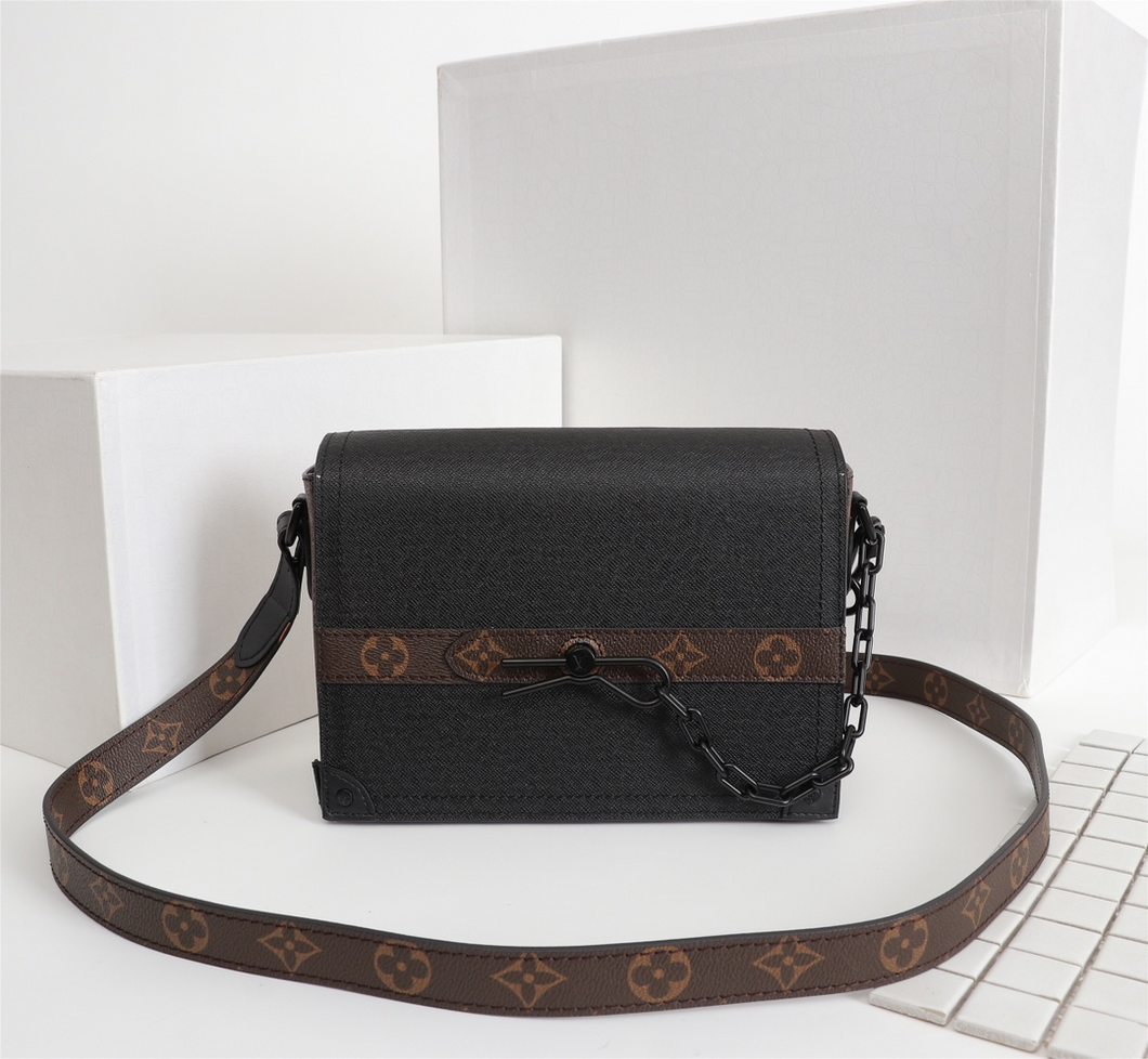 LOUIS VUITTON M30717