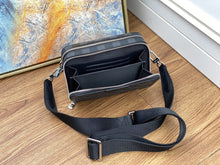 Load image into Gallery viewer, LOUIS VUITTON N60418 ALPHA WEARABLE
