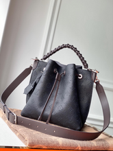 Load image into Gallery viewer, LOUIS VUITTON M57526 MURIA
