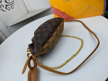 Load image into Gallery viewer, LOUIS VUITTON M66606 BOURSICOT
