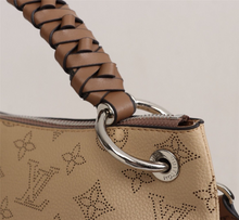 Load image into Gallery viewer, LOUIS VUITTON M56084 BEAUBOURG HOBO
