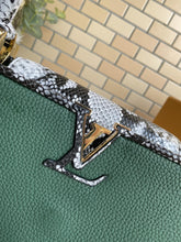 Load image into Gallery viewer, LOUIS VUITTON N95509 CAPUCINES BB
