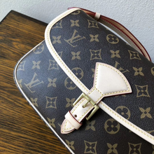 Load image into Gallery viewer, LOUIS VUITTON M42250
