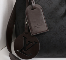Load image into Gallery viewer, LOUIS VUITTON M56084 BEAUBOURG HOBO

