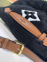 Load image into Gallery viewer, LOUIS VUITTON M55425 BUMBAG
