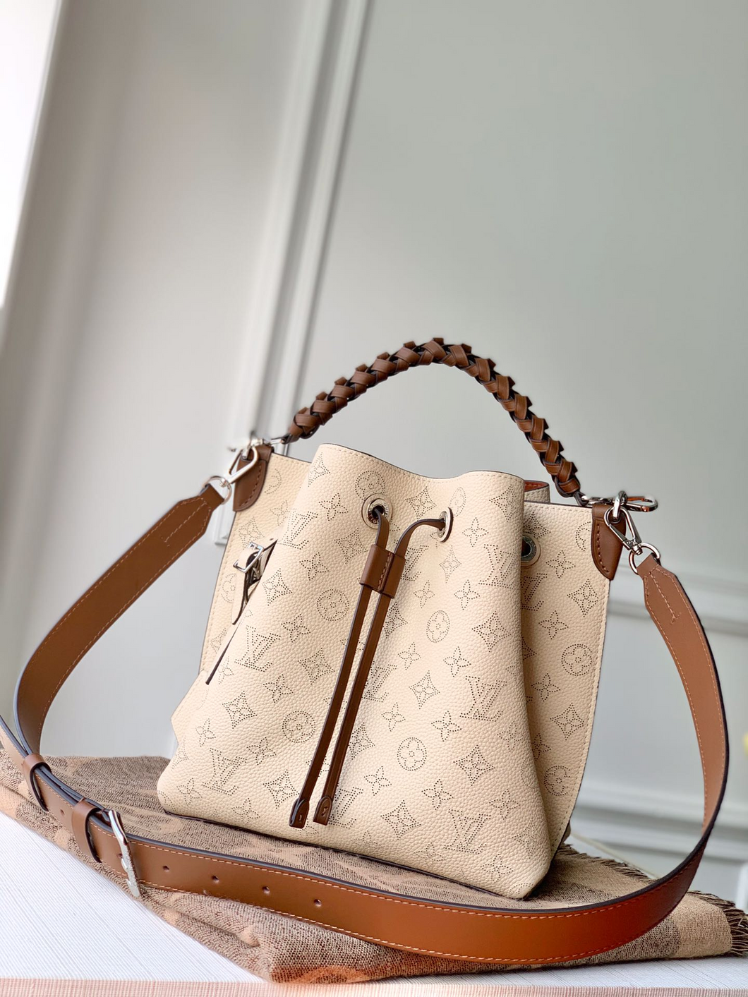 LOUIS VUITTON M57526 MURIA