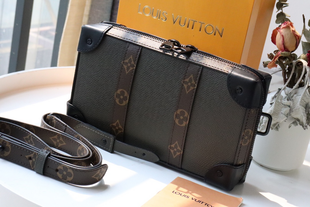 LOUIS VUITTON M30697 SOFT TRUNK WALLET