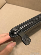 Load image into Gallery viewer, LOUIS VUITTON M80425 DISCOVERY POCHETTE
