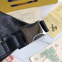 Load image into Gallery viewer, LOUIS VUITTON M44388 DISCOVERY
