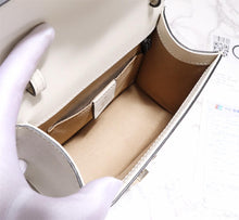 Load image into Gallery viewer, GUCCI 470270 DJ2SG 8963
