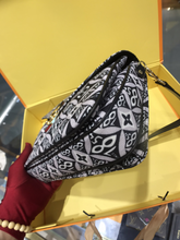Load image into Gallery viewer, LOUIS VUITTON M57272 POCHETTE MÉTIS
