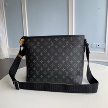 Load image into Gallery viewer, LOUIS VUITTON M45216 Messenger PM Voyager

