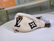 Load image into Gallery viewer, LOUIS VUITTON M55425 BUMBAG
