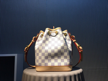 Load image into Gallery viewer, LOUIS VUITTON M40817 NOÉ BB
