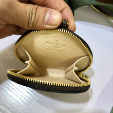 Load image into Gallery viewer, LOUIS VUITTON M44823
