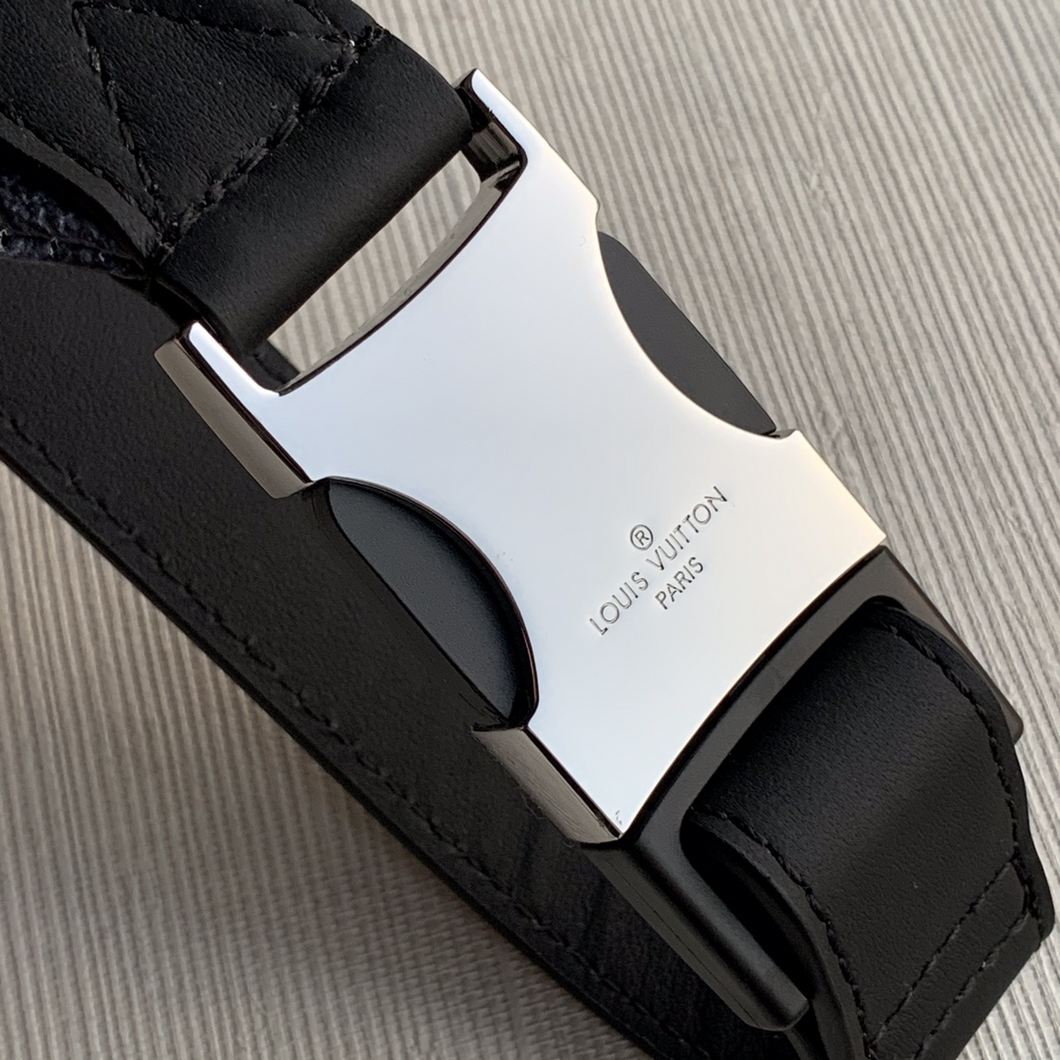 LOUIS VUITTON M57276 DISCOVERY