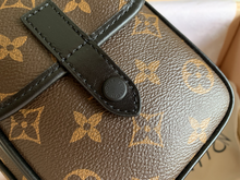 Load image into Gallery viewer, LOUIS VUITTON M69404 CHRISTOPHER
