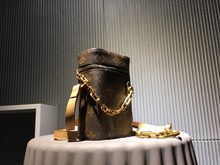 Load image into Gallery viewer, LOUIS VUITTON M61112 Phone box
