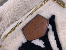 Load image into Gallery viewer, LOUIS VUITTON M55425 BUMBAG

