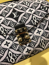 Load image into Gallery viewer, LOUIS VUITTON M57272 POCHETTE MÉTIS
