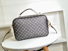 Load image into Gallery viewer, LOUIS VUITTON M45457 MULTIPOCKET
