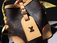 Load image into Gallery viewer, LOUIS VUITTON M57099 NOÉ PURSE
