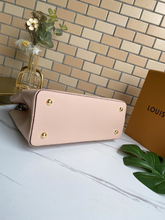 Load image into Gallery viewer, LOUIS VUITTON N95509 CAPUCINES BB
