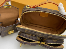 Load image into Gallery viewer, LOUIS VUITTON M45672
