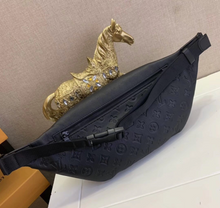 Load image into Gallery viewer, LOUIS VUITTON M44388 DISCOVERY
