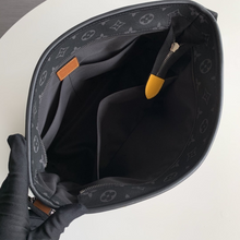 Load image into Gallery viewer, LOUIS VUITTON M45216 Messenger PM Voyager
