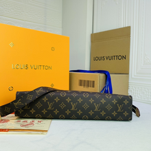 Load image into Gallery viewer, LOUIS VUITTON M56777

