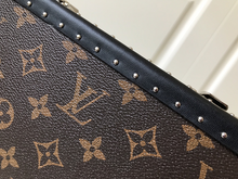 Load image into Gallery viewer, LOUIS VUITTON M20251 CLUTCH BOX
