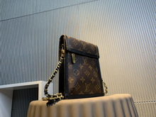 Load image into Gallery viewer, LOUIS VUITTON
