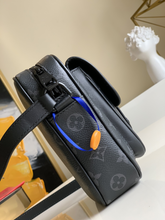 Load image into Gallery viewer, LOUIS VUITTON M69404 CHRISTOPHER
